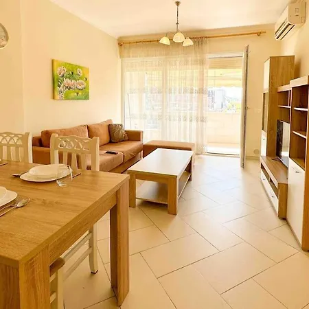 Urban Balcony 2 Bedroom Apartmán